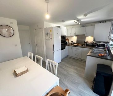 3 bedroom semi-detached house to rent - Photo 4