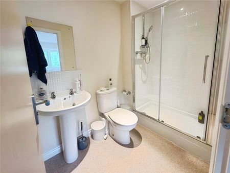 1 bedroom in a house share to rent - Photo 4