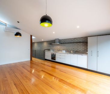 Private, bright and centrally located! - Photo 6