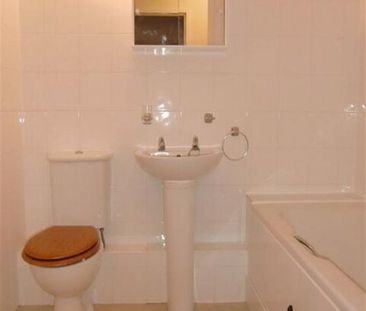 1 bedroom retirement property to rent - Photo 2