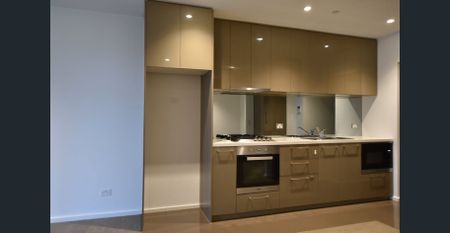 Australis: 35th Floor - Spacious One Bedroom Apartment in The Heart of Melbourne! - Photo 2