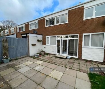 4 bedroom semi-detached house to rent - Photo 4