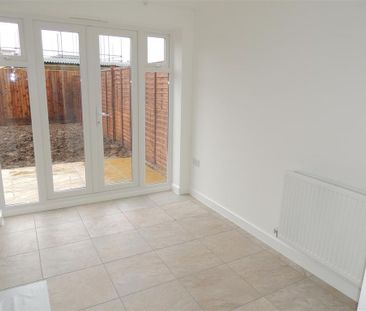3 bedroom semi-detached house to rent - Photo 2