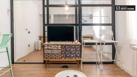 2-bedroom apartment for rent in Valverde, pets allowed - Photo 2