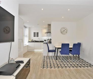 2 bedroom flat to rent - Photo 3
