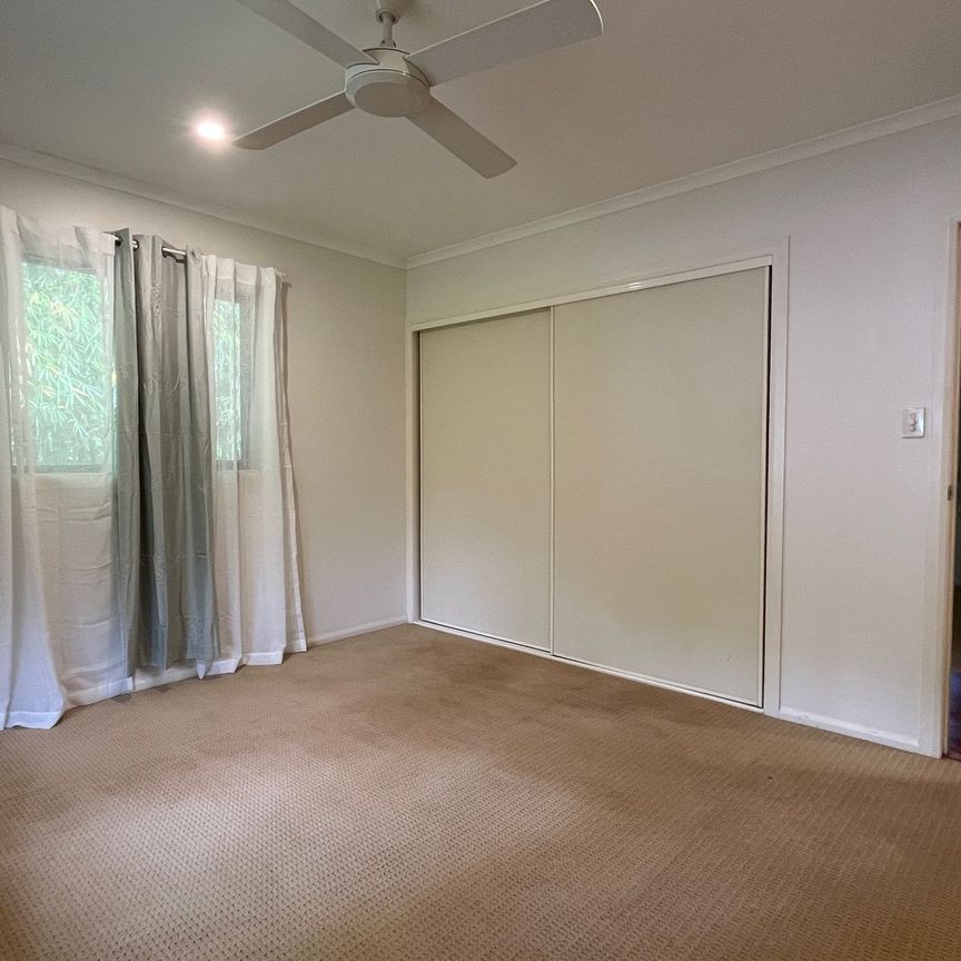 Large 3 Bedroom Family Home with Study - Photo 1