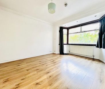 5 Bed Semi-Detached House, The Vale, NW11 - Photo 3