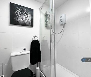 1 bedroom in a house share to rent - Photo 4