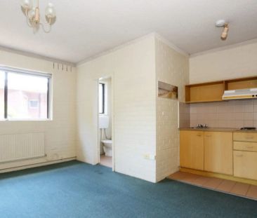 Low Maintenance and Secure Studio in Prime St Kilda Location - Photo 6