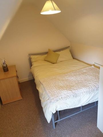 6 bedroom terraced house to rent - Photo 5