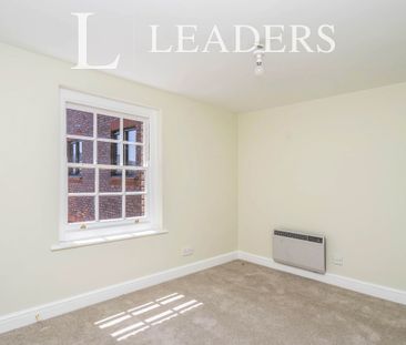 2 bedroom apartment to rent North Street, Gosport, PO12 - Photo 2