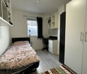 3 bedroom flat to rent - Photo 2