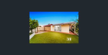 🏡 Contemporary Garden-View Living in a Prime Location – Electricity, water, and gas bills included - Photo 5