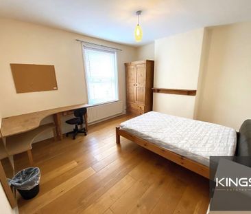 4 bedroom terraced house to rent - Photo 4