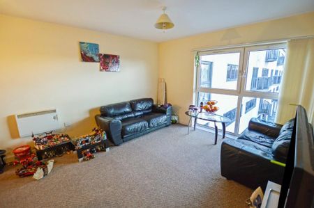 2 bedroom flat to rent - Photo 2