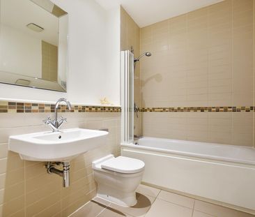 Beaumont Drive, Worcester Park - Photo 3