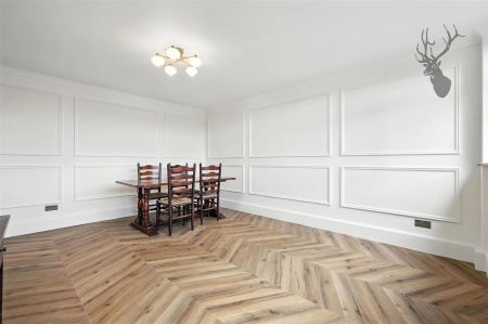 2 Bedroom Flat - Purpose Built - Photo 4