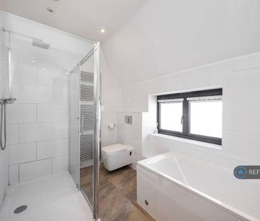4 bedroom detached house to rent - Photo 3