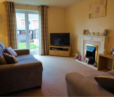 2 bed Town House - To Let - Photo 2