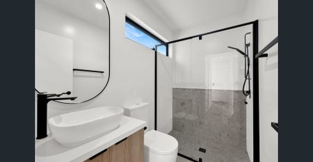 Near New Stylish Townhouse - Photo 4