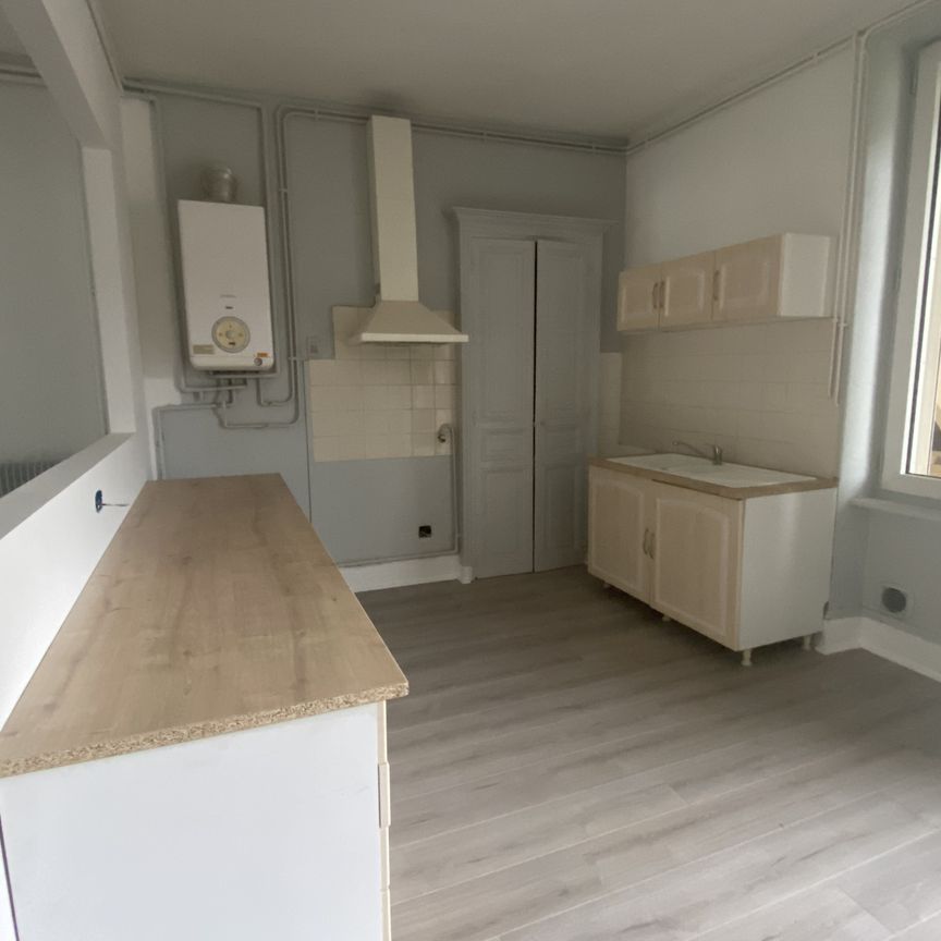 Location Appartement 3 pièces 95m² LE CREUSOT 71200 - Photo 1