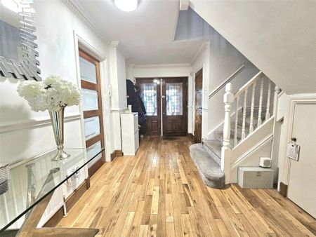 4 bedroom detached house to rent - Photo 2