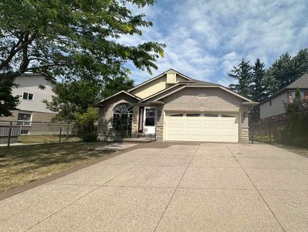 For Lease - 104 Hepburn Crescent, Hamilton, Ontario - Photo 4