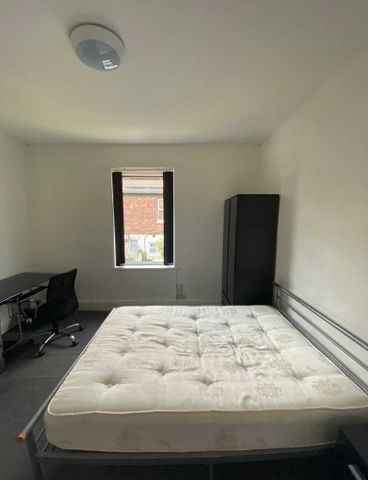 3 bedroom terraced house to rent - Photo 3