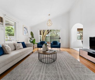 Bright, Freestanding & Perfectly Located - Photo 6