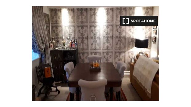 Room for rent in 2-bedroom house in Dublin - Photo 1