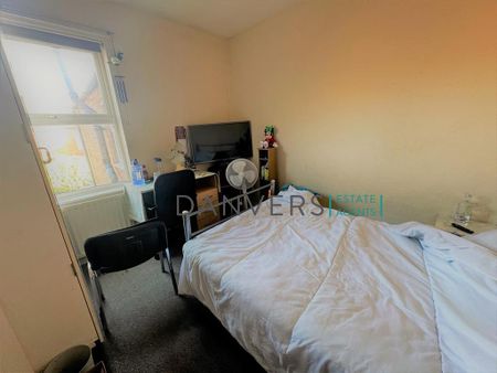 4 bedroom detached house to rent - Photo 2