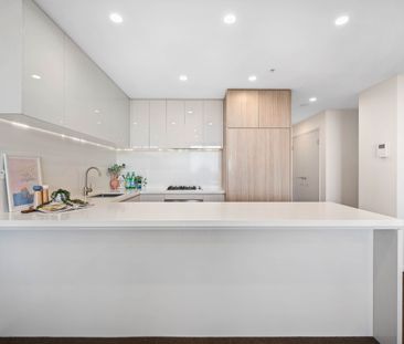 Modern Apartment in Prime Location with Breathtaking Views - Photo 3