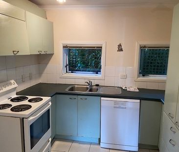 Tidy Ground Floor Unit - Photo 4