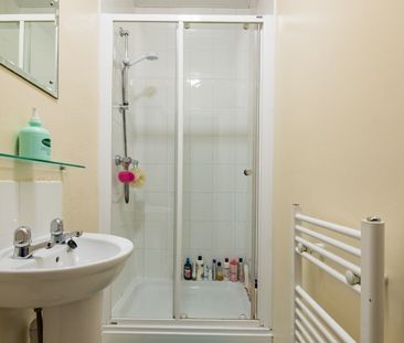 Burchett Place, Leeds - Photo 2