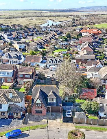 Highcliff Road, Benfleet, Essex, SS7 1NQ - Photo 2