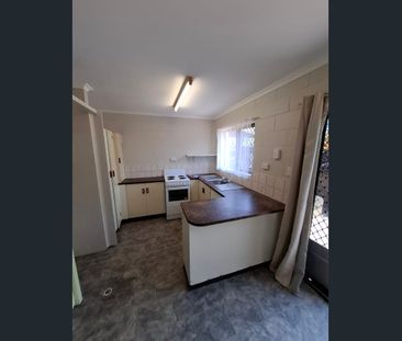 Convenient double level unit with air con! - Photo 2