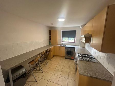 3 bedroom flat to rent - Photo 5