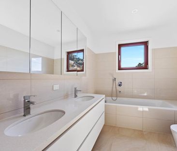 2/116A Devereaux Street, Oak Park VIC 3046 - Photo 3