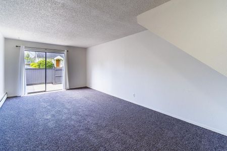 2 Bedroom - Townhouse - Photo 3