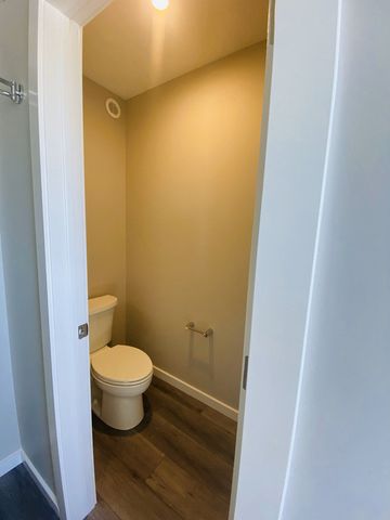 3 Bedroom 2.5 Bathroom in Charlesworth - SF81 - Photo 3