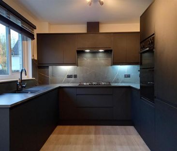 4 bedroom detached house to rent - Photo 3