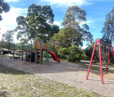 Large Family Home - Great Location! - Photo 2