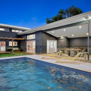 Bright and Modern Home with Ocean Views - Photo 2