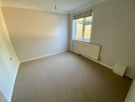 4 bedroom detached house to rent - Photo 3