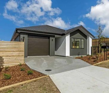 Modern 3-Bedroom Home - Photo 2