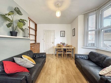 Duckett Road Room 5 - Photo 3