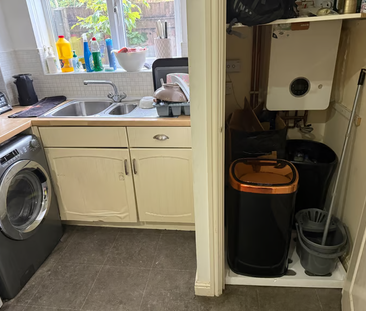 1 bedroom in a house share to rent - Photo 4