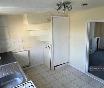 2 bedroom semi-detached house to rent - Photo 3