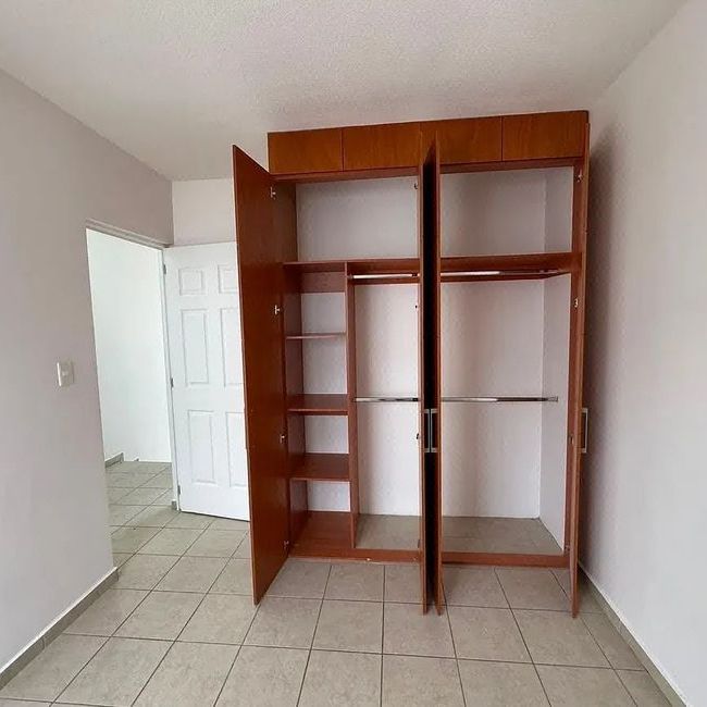 Casa Remodelada en Condominio en Renta en Sonterra - Photo 1