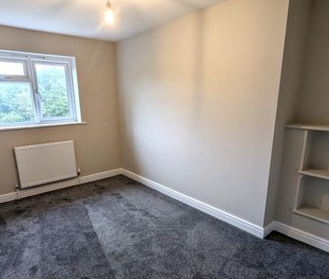 3 bedroom end of terrace house to rent - Photo 3